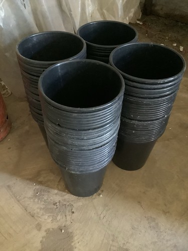 Black plastic - black,